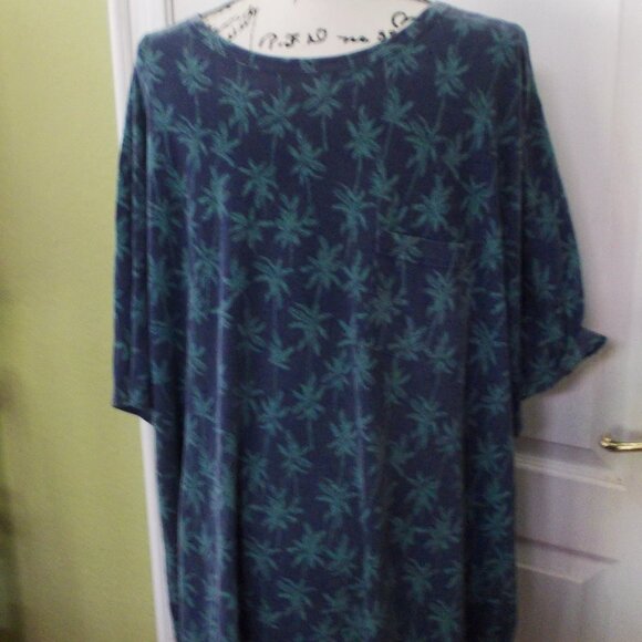 ๐ 3/$25 ๐ HB Distressed Tropical Palm T Shirt 2XLT - Picture 1 of 3